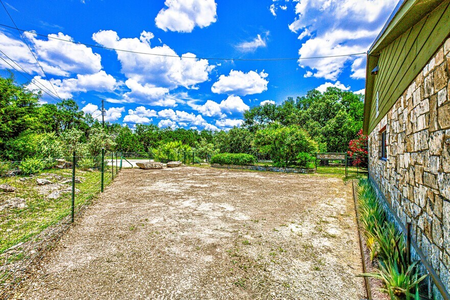 More Photos Of 45 La Buena Vista Dr, Wimberley Schools For Sale