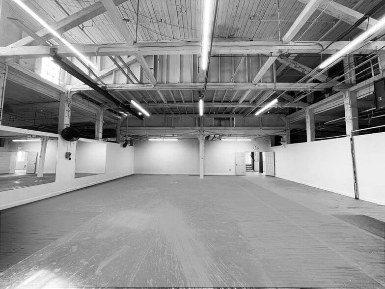 More Photos Of 100 Business St, Hyde Park Unknown For Lease