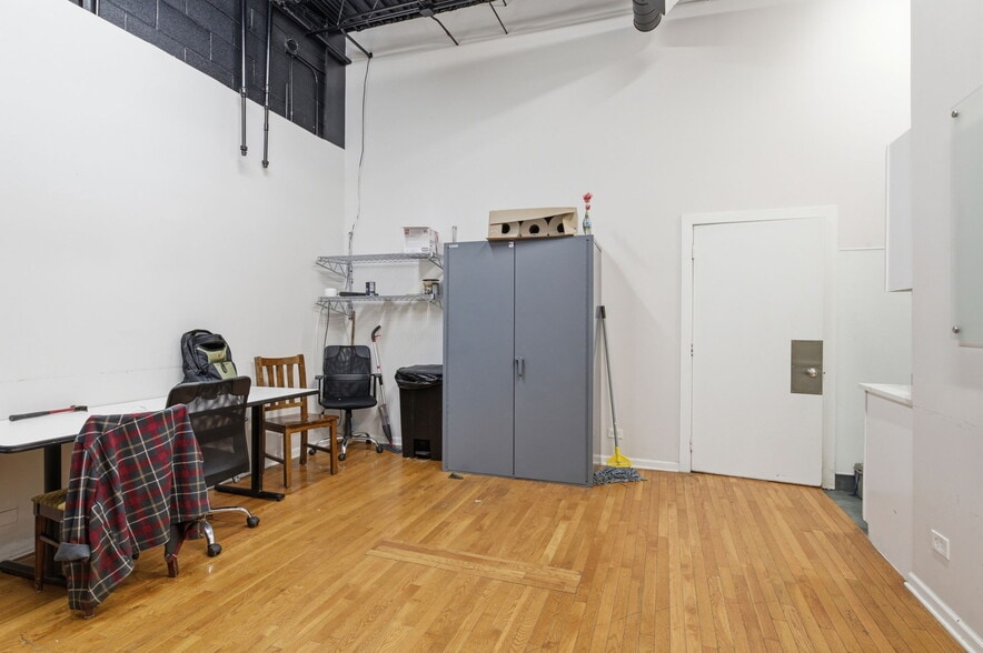 More Photos Of 4136 N Kedzie Ave, Chicago Medical For Sale