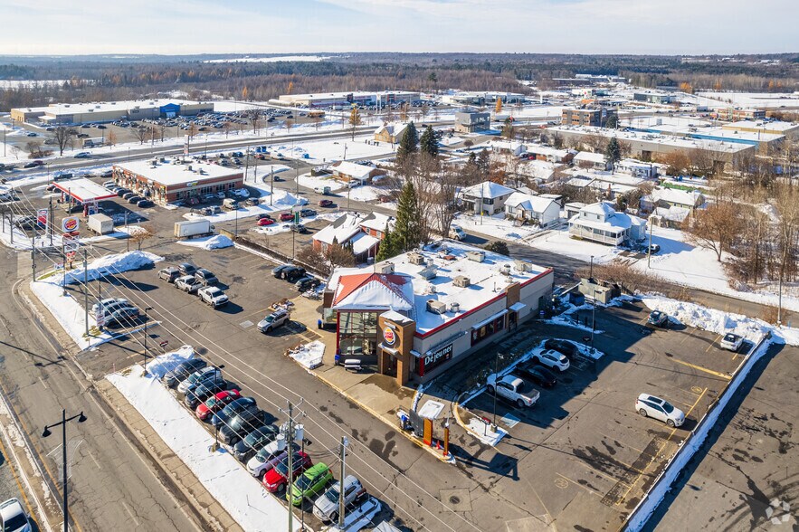 More Photos Of 1600 Rue du Sud, Cowansville Freestanding For Lease
