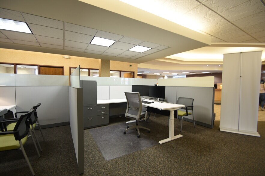 More Photos Of 901 13th Ave E, West Fargo Office For Sale