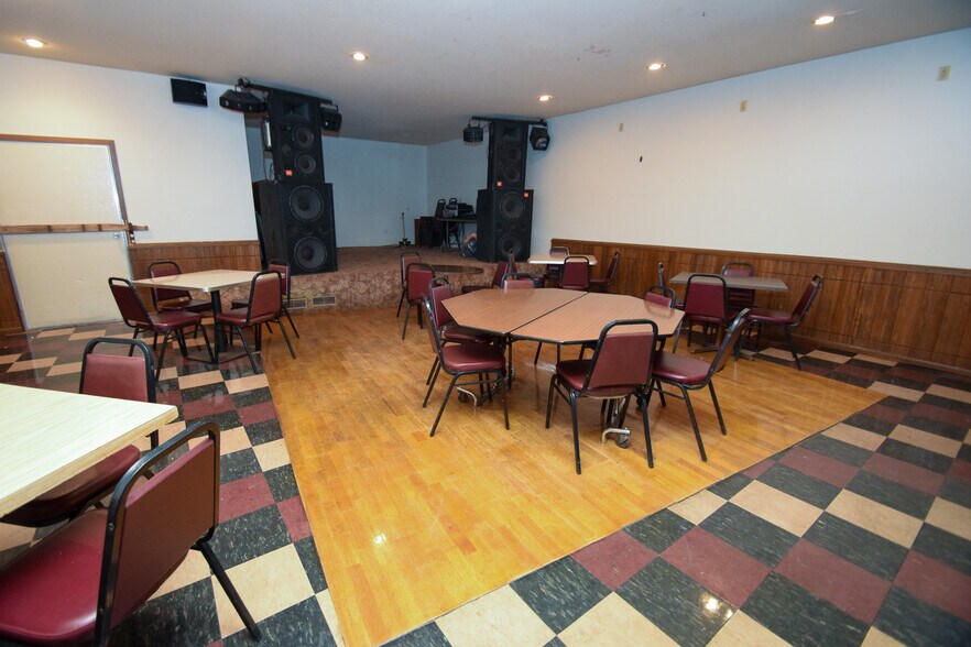 More Photos Of 111 Main St, Roscoe Bar For Sale