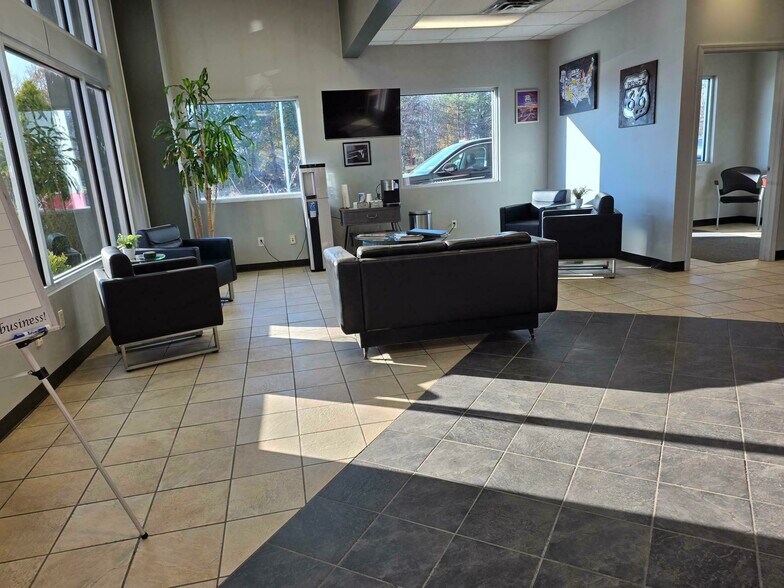 More Photos Of 5967 Robinson Rd, Lockport Auto Dealership For Lease