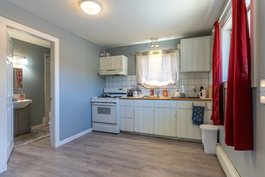 More Photos Of 1801 Chapman St, Merritt Apartments For Sale