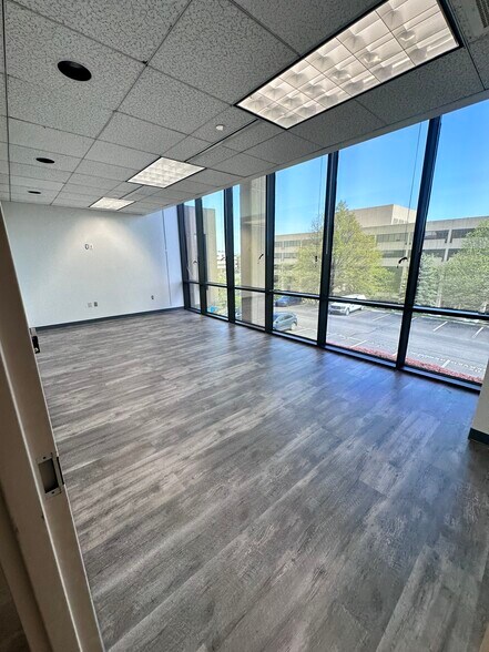 More Photos Of 730 Holiday Dr, Pittsburgh Office For Lease