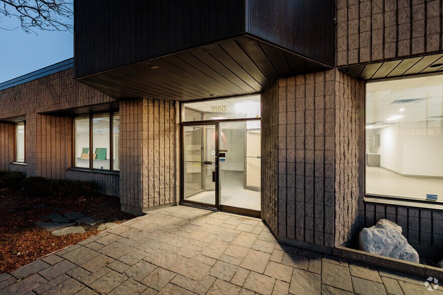 More Photos Of 1660-1700 Boul Hymus, Dorval Warehouse For Sale