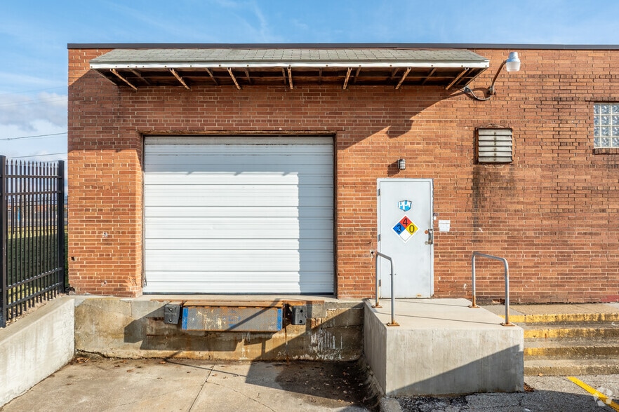 More Photos Of 315-319 E Market St, Akron General Retail For Sale