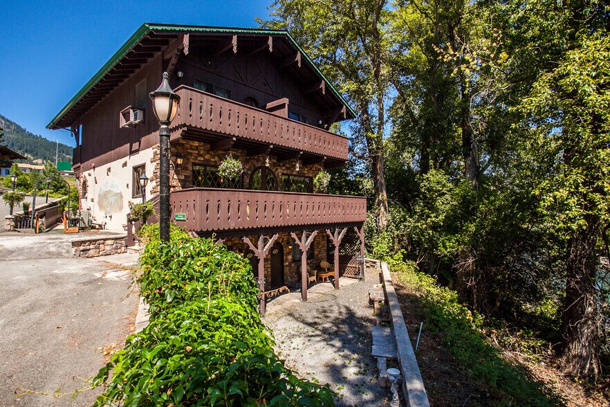 More Photos Of 315 Commercial St, Leavenworth Hotel For Sale