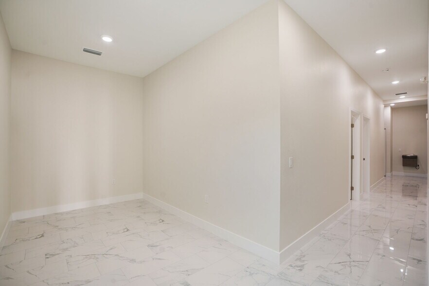 More Photos Of 6730 28th Street Cir E, Sarasota Warehouse For Sale