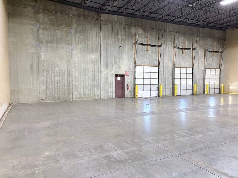 More Photos Of 22000 Industrial Blvd, Rogers Distribution For Lease