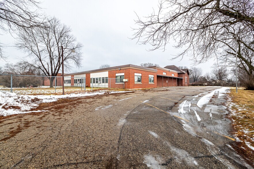 More Photos Of W7908 County Road Z, Onalaska Manufacturing For Sale