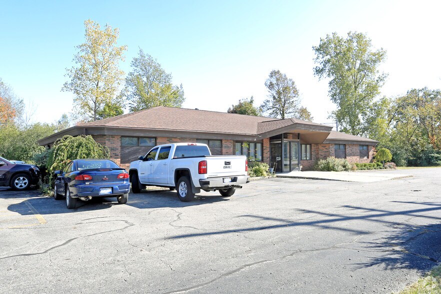 More Photos Of 1500 N Main St, Lapeer Medical For Sale