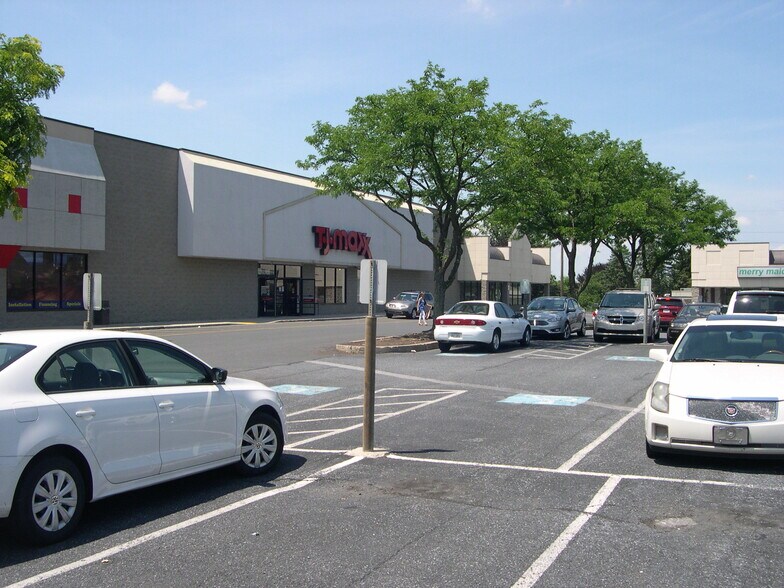 More Photos Of 105 Gateway Sq, Mechanicsburg Unknown For Lease