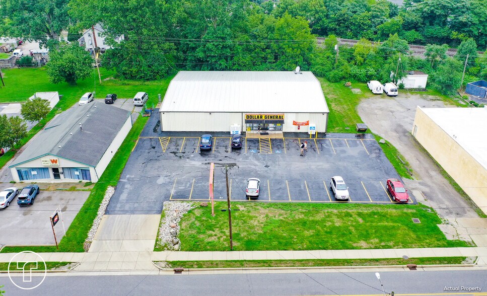 Primary Photo Of 1020 S Clinton St, Defiance Freestanding For Sale