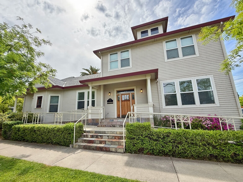 Primary Photo Of 590 E St, Lincoln Office For Sale