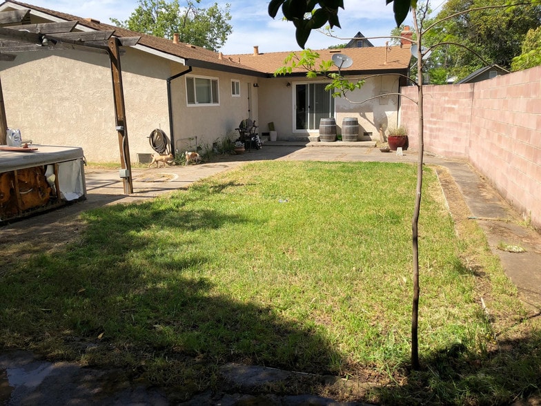 More Photos Of 7522-7524 Walnut Dr, Citrus Heights Freestanding For Sale