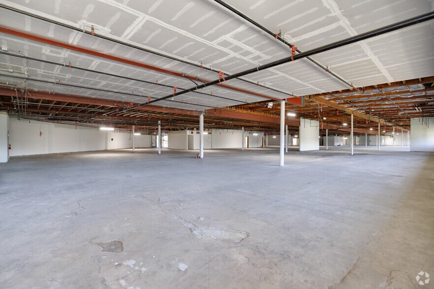 More Photos Of 10225 Willow Creek Rd, San Diego Light Manufacturing For Sale