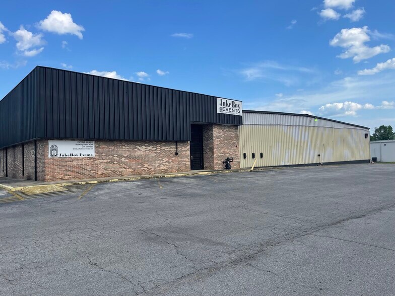 More Photos Of 134 Elm St, Anniston Freestanding For Lease