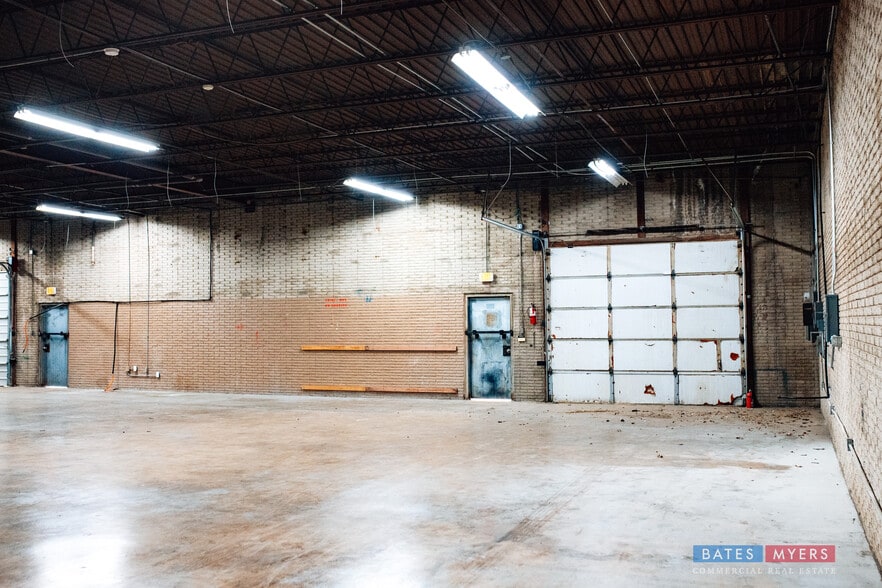 More Photos Of 10777 Turbeville Rd, Dallas Distribution For Lease