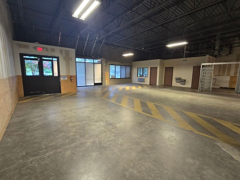 More Photos Of 2960 Technology Pl, Waldorf Research And Development For Lease