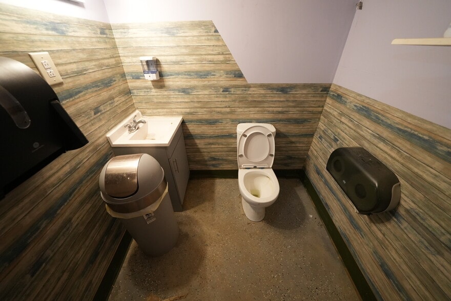 More Photos Of 5704 Allentown Pike, Reading Bank For Sale