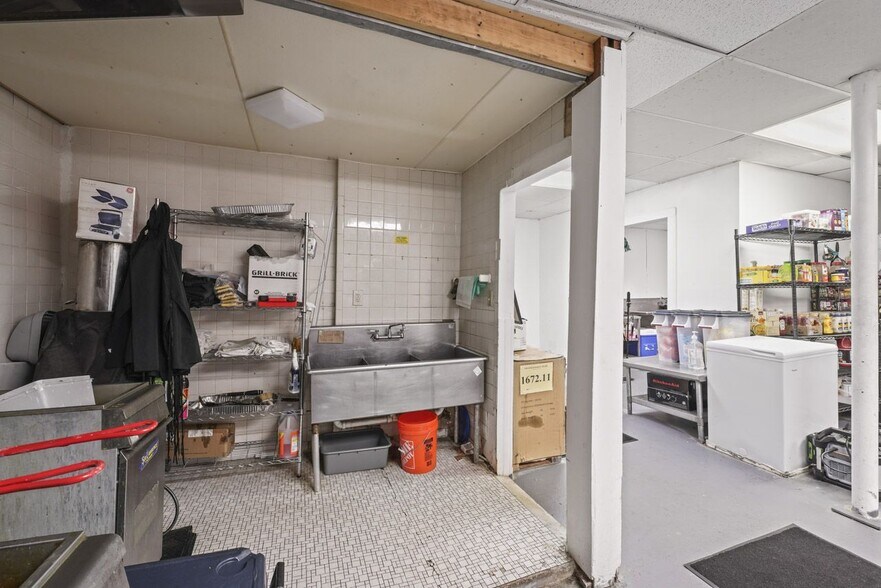 More Photos Of 165 Madison Ave, Albany Storefront Retail Residential For Sale