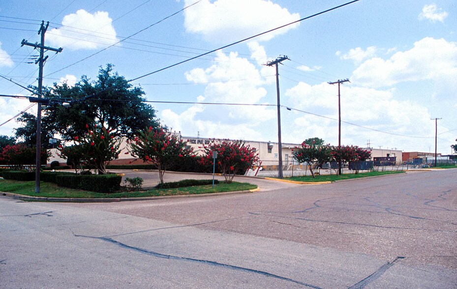 More Photos Of 8319 Chancellor Row, Dallas Warehouse For Sale