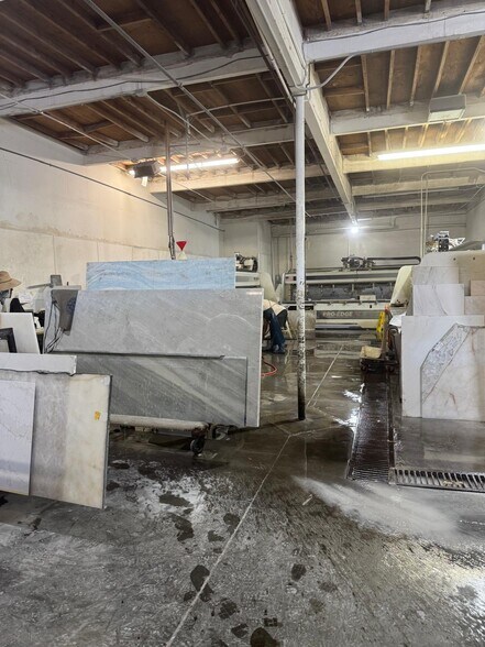 More Photos Of 909 E Arlee Pl, Anaheim Warehouse For Lease