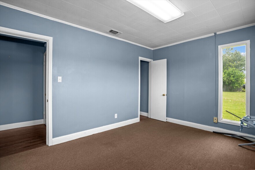 More Photos Of 806 S Timberland Dr, Lufkin Coworking Space