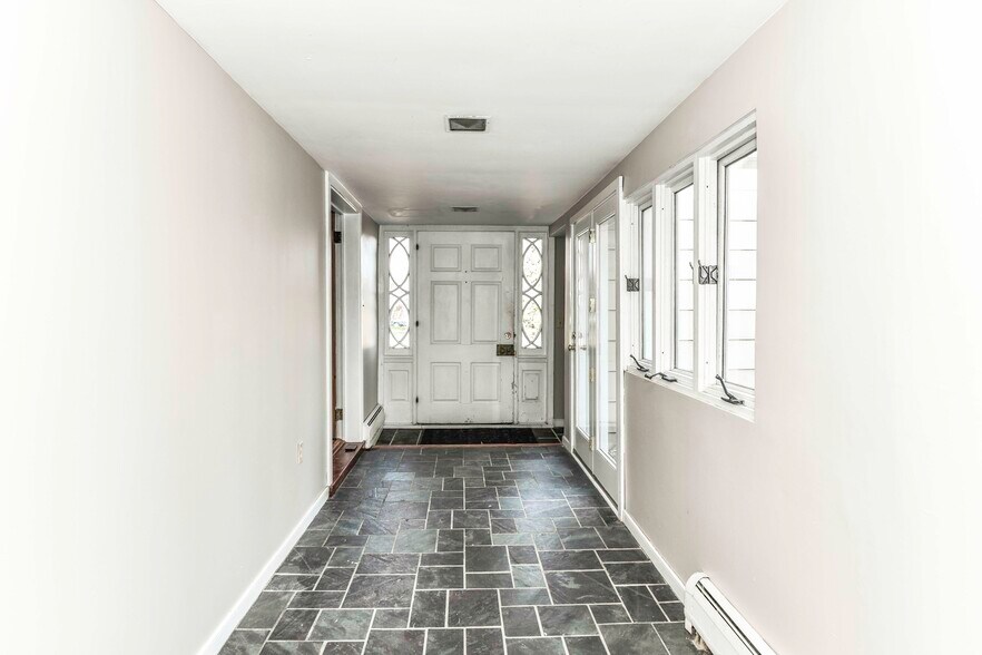 More Photos Of 173 Main St, Stanardsville Flex For Sale