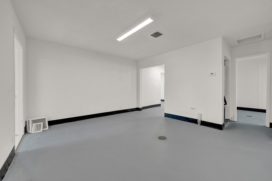 More Photos Of 311 E Commercial Blvd, Oakland Park Freestanding For Sale