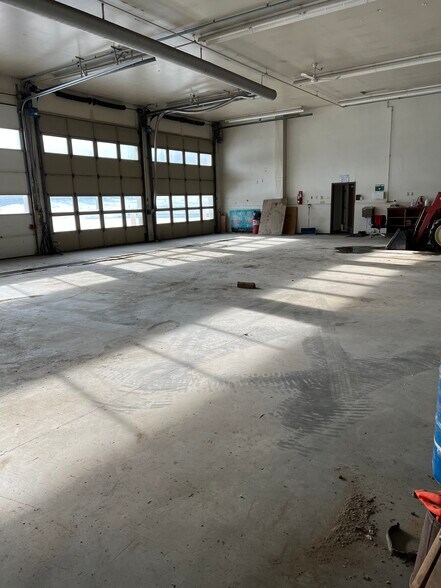 More Photos Of 5205 49 St, Yellowhead County Warehouse For Sale