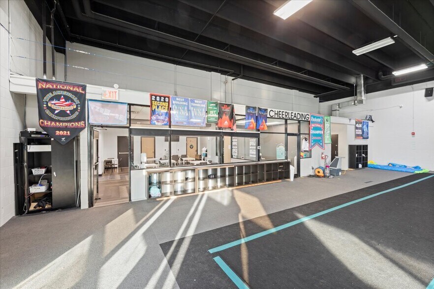 More Photos Of 7 S 4th St, Council Bluffs Health Club For Lease