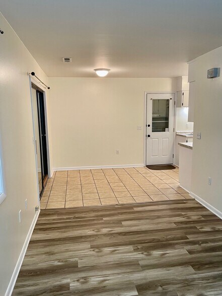 More Photos Of 400 Foxfire Ct, Seneca Apartments For Sale