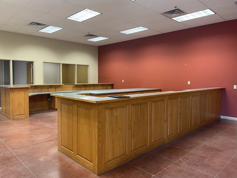 More Photos Of 6805 20th Ave S, Centerville Manufacturing For Lease