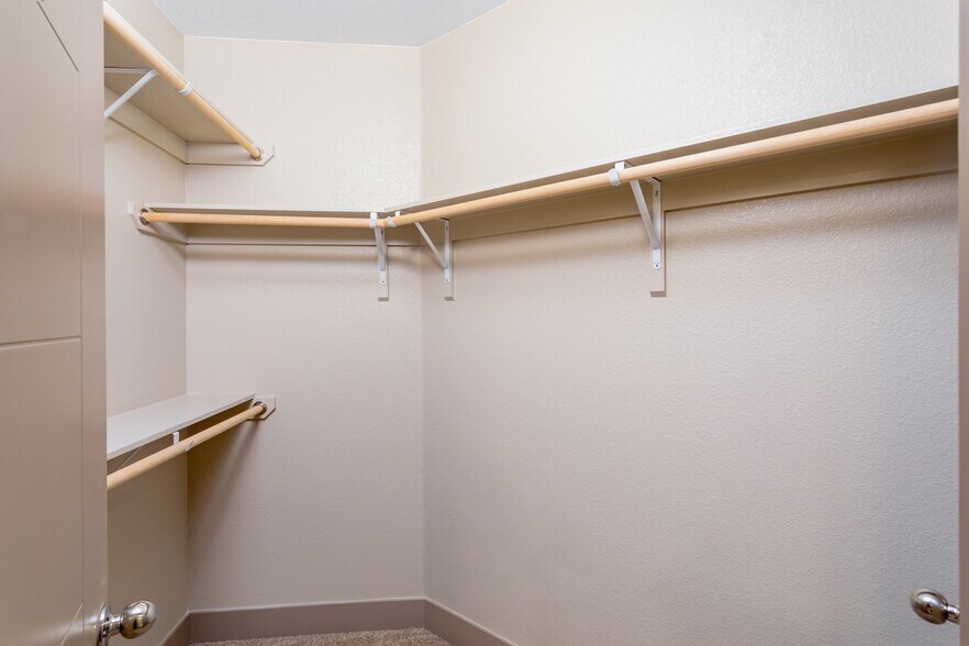 More Photos Of 13650 E Colfax Ave, Aurora Apartments For Lease