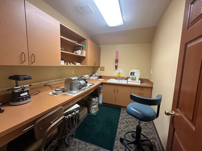 More Photos Of 277 Oriskany Blvd, Whitesboro Office For Sale