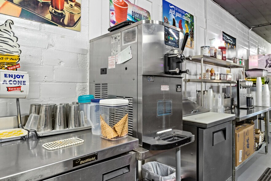 More Photos Of 201 E Bluff St, Woodville Restaurant For Sale