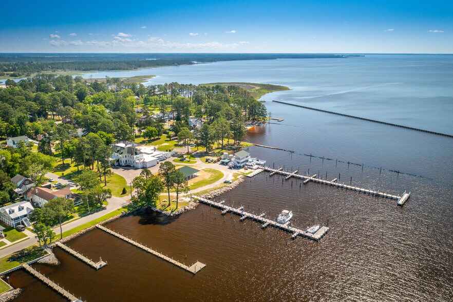 More Photos Of 738 E Main St, Belhaven Hotel For Sale