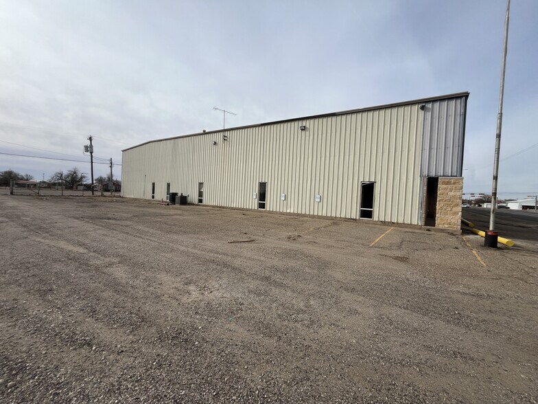 More Photos Of 1012 E Waylon Jennings Blvd, Littlefield Industrial For Sale