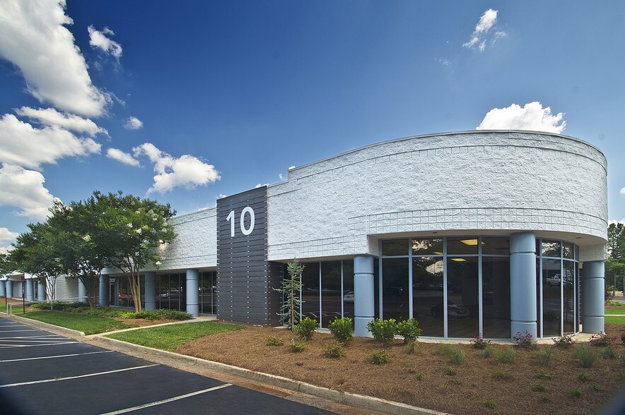 Primary Photo Of 10 Mansell Ct E, Roswell Unknown For Lease
