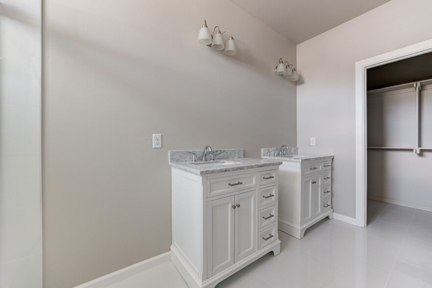 More Photos Of 12001 Rivers Trl, Oklahoma City Specialty For Sale