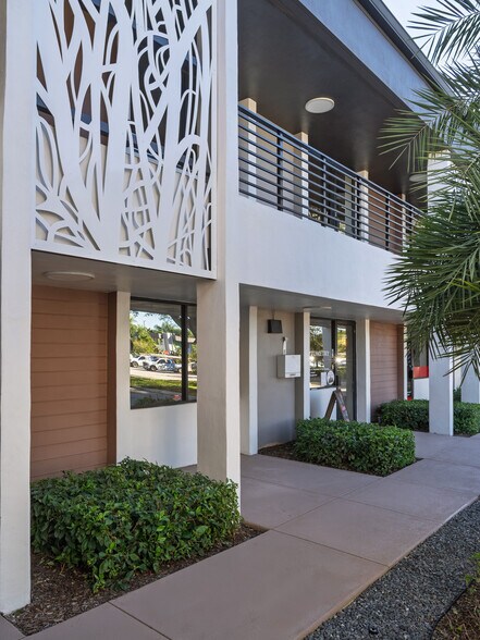 More Photos Of 1021 Ives Dairy Rd, Miami Unknown For Lease