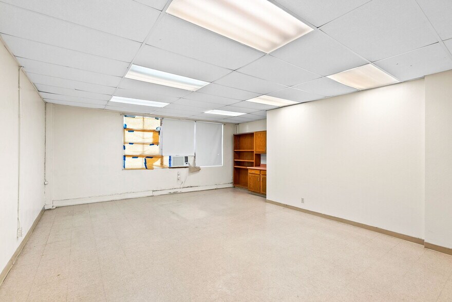 More Photos Of 1701 W Woodlawn Ave, San Antonio Religious Facility For Sale