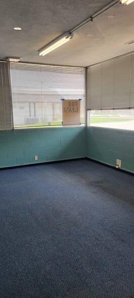 More Photos Of 1669 E Saint Louis St, Springfield Storefront Retail Office For Lease