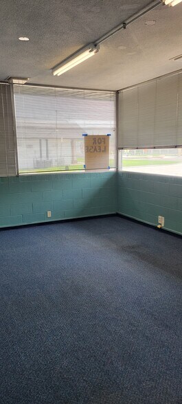 More Photos Of 1669 E Saint Louis St, Springfield Storefront Retail Office For Lease