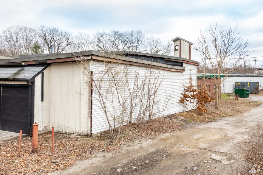 More Photos Of 131 Fisher St, Franklin Warehouse For Lease