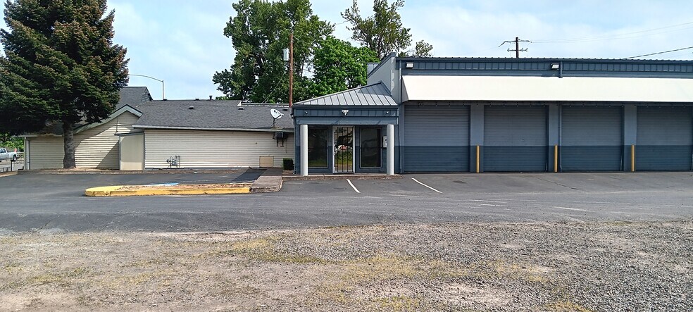 More Photos Of 930 Commercial St NE, Salem General Retail For Sale