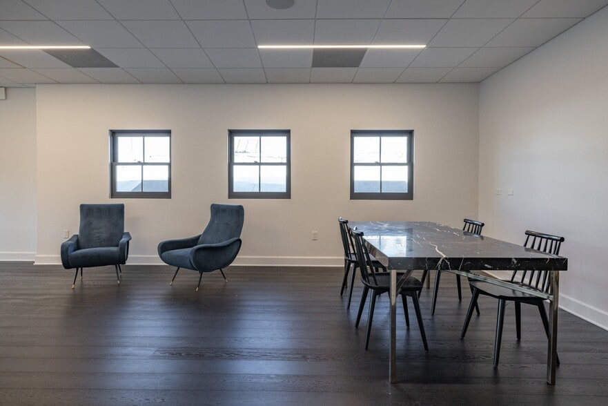 More Photos Of 346 S La Brea Ave, Los Angeles General Retail For Lease