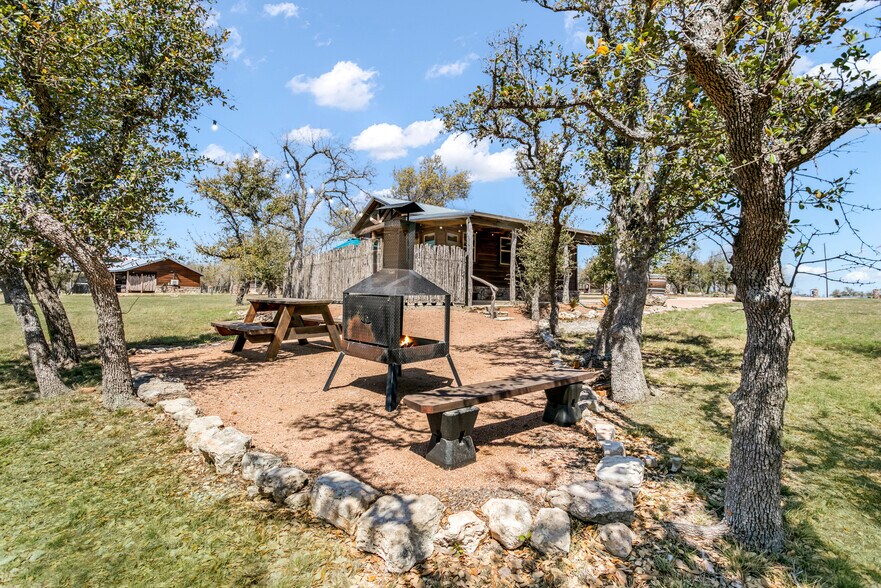 More Photos Of 100 Five Star Trl, Fredericksburg Hotel For Sale